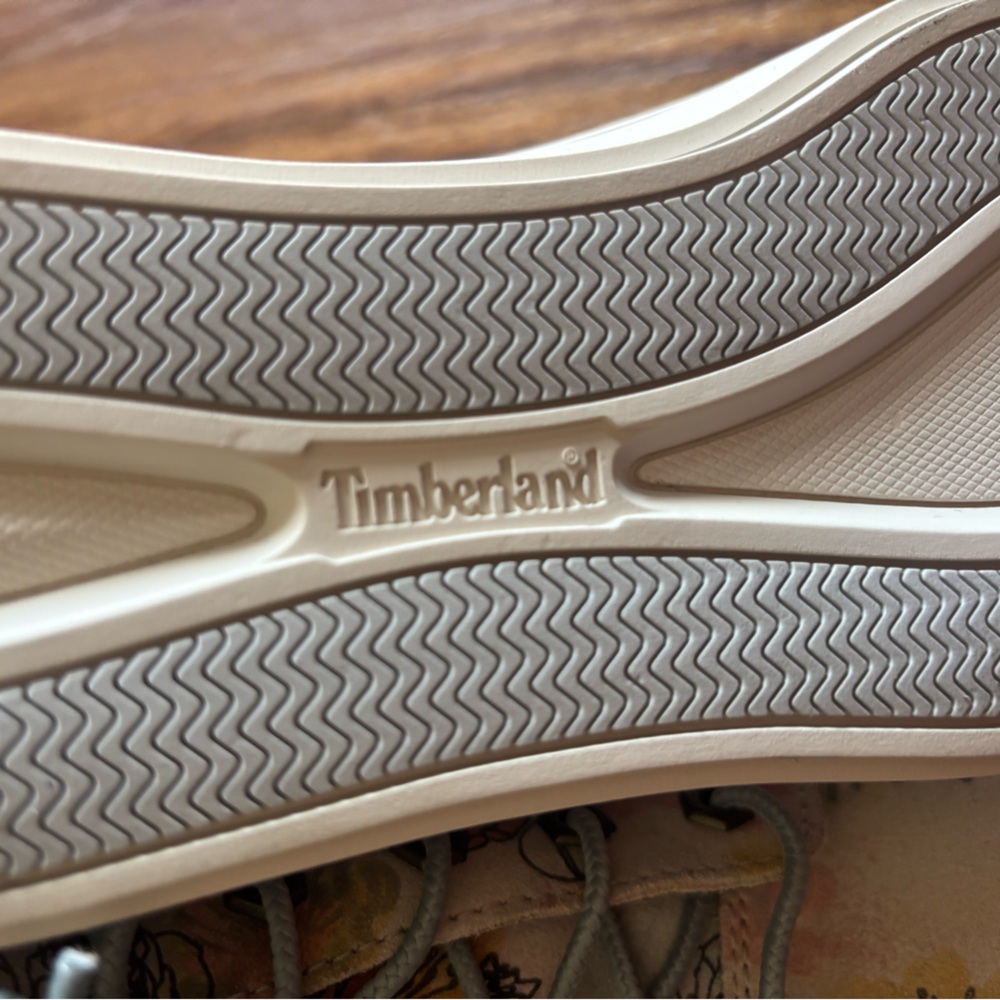 Timberland high top tennis shoes women’s eight - Picture 5 of 8